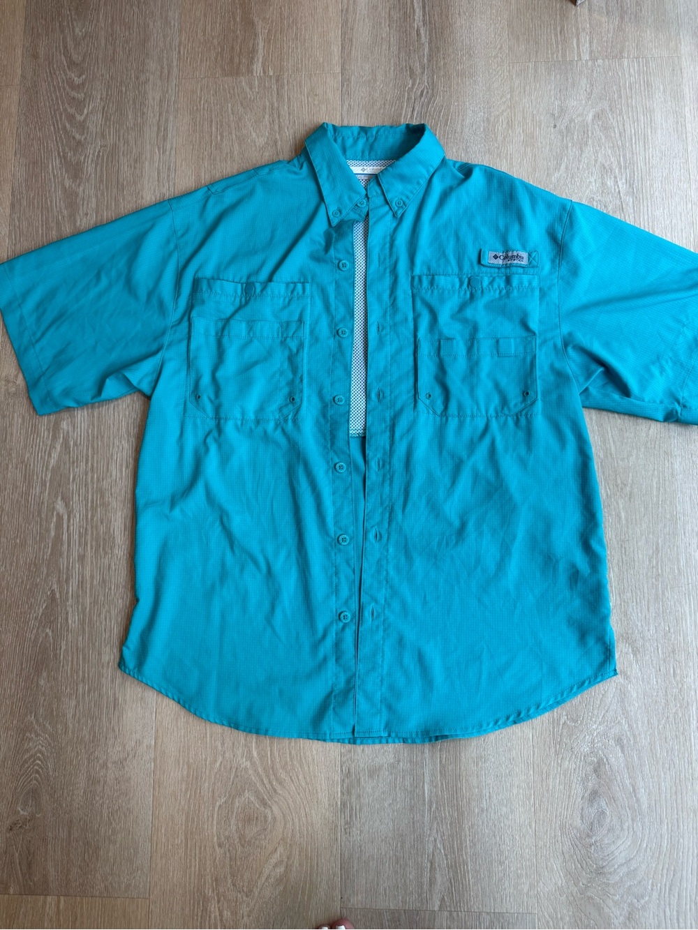 Columbia Men's Short-Sleeve Button-Down Shirt in Teal Blue